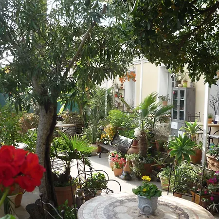 Logis Victorine מלון