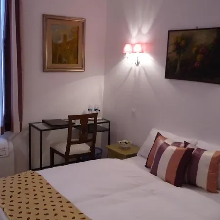 Logis Victorine Hotell 2*