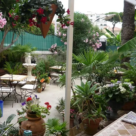 Logis Victorine Hotel