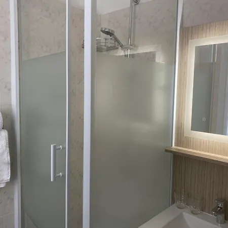 Logis Victorine Hotel 2*