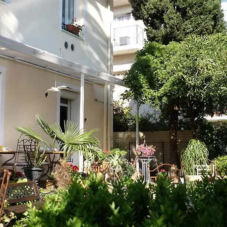 Logis Victorine Hotel 2*