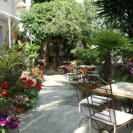 Logis Victorine Hotel