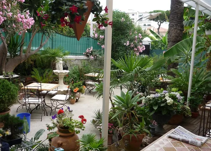 Logis Victorine Hotel